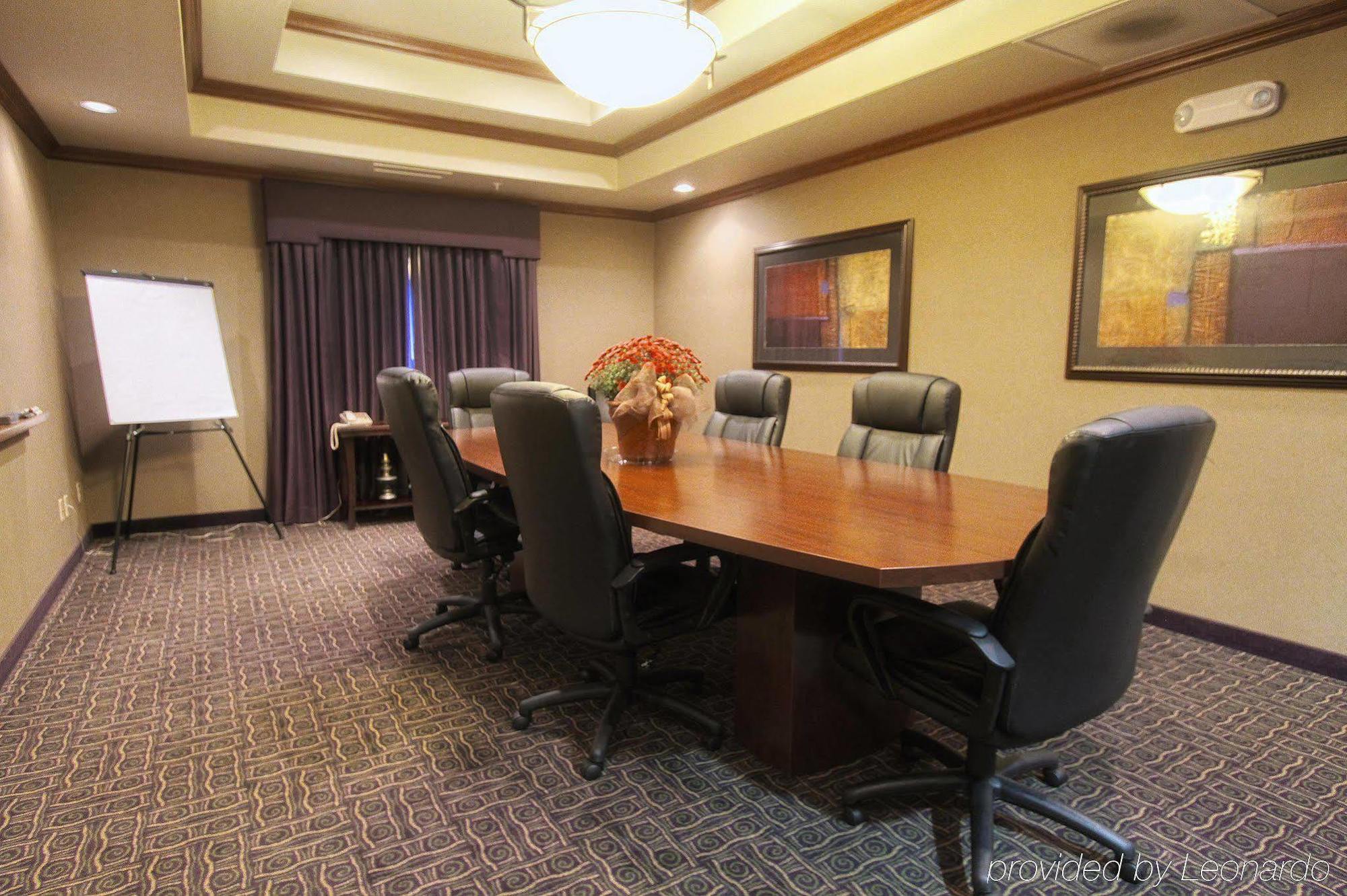 Hampton Inn Siloam Springs Бизнес фото